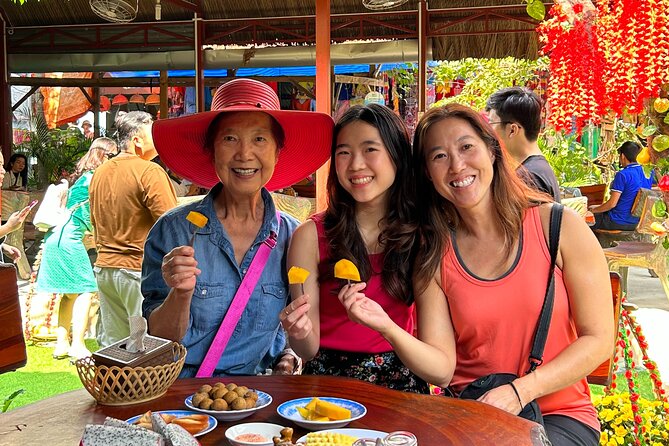 Private Scooter Street Food Tour in Saigon with 11 Tastings - Guide quality and why English explanations help you taste better