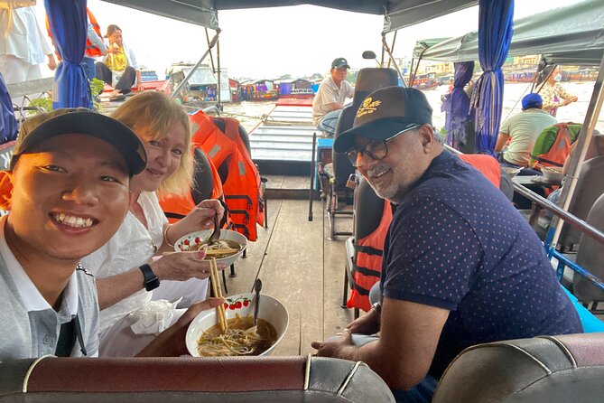 Private Scooter Street Food Tour in Saigon with 11 Tastings - What you’ll eat and drink: the tasting lineup