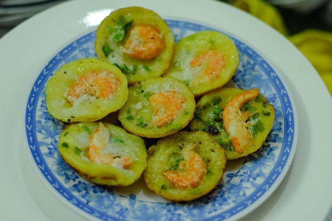 Private Street Food Motorbike Tour in Ho Chi Minh City - Stop 2: District 10 Night Flower Market Energy and the Street Food Flow