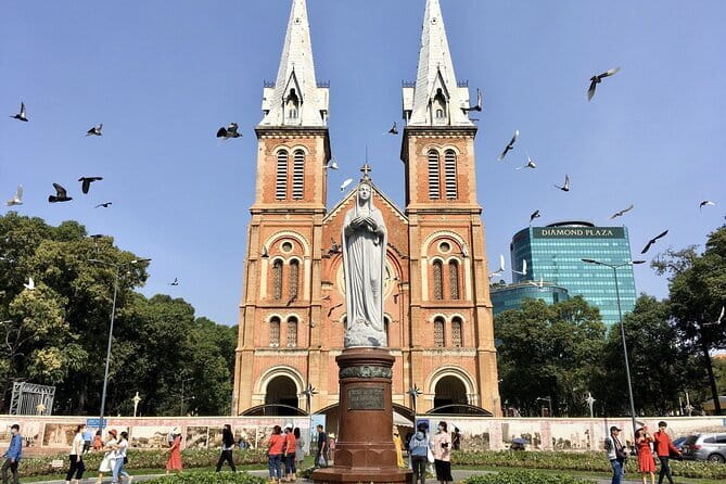 Sai Gon City Tour and Dinner On Cruise Half Day - Saigon River dinner cruise: the real reason this is popular