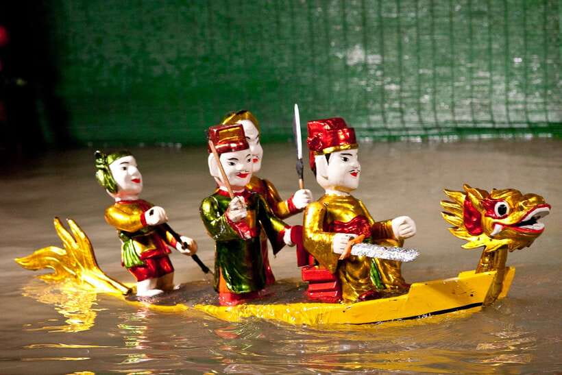 Saigon by Night: Traditional Dinner Cruise - Who this Saigon by Night tour suits best