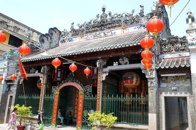 Saigon Highlights Full Day Tour - Lunch, bottled water, and cool towels: the inclusions that protect your day
