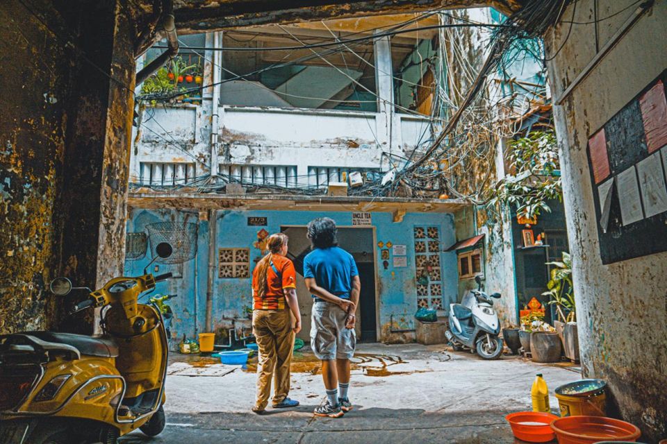 Saigon Off-the-Beaten Path-Cycling Tour in Ho Chi Minh City - District 4: from a dark reputation to street-level stories