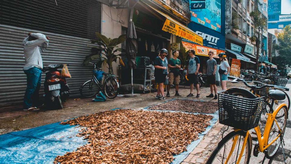 Saigon Off-the-Beaten Path-Cycling Tour in Ho Chi Minh City - Cho Lon (District 5): navigating narrow streets and temple stops
