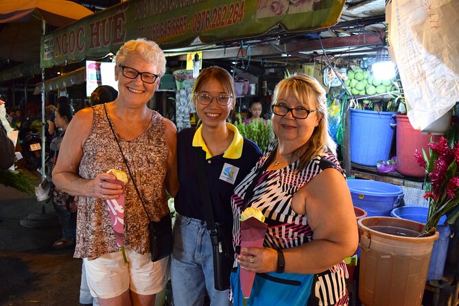 Saigon Street Food By Night - Foodie City Private Tour With Local Guide - Ho Thi Ky Flower Market at 5:30 pm: your dinner kickoff