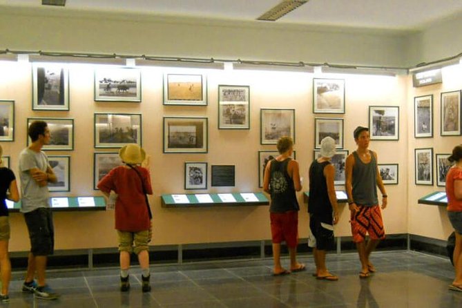 Saigon Then & Now: A Bygone Cyclo Adventure - Markets and photo stops: choosing what to look at