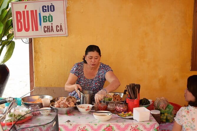 Street Food Adventure in Ho Chi Minh City - Key Highlights You’ll Notice Right Away