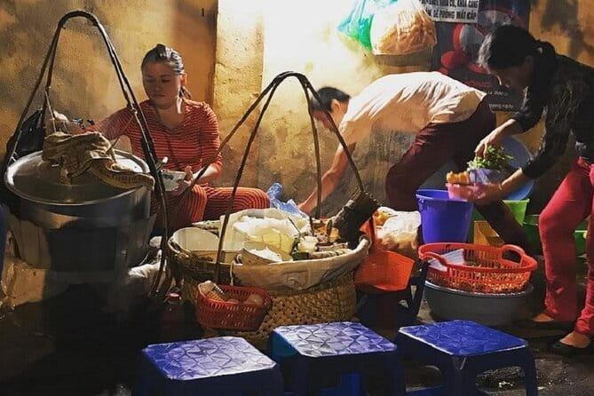 Street Food Adventure in Ho Chi Minh City - The Most Important Part: Leaving Tourist Zones After 20–25 Minutes