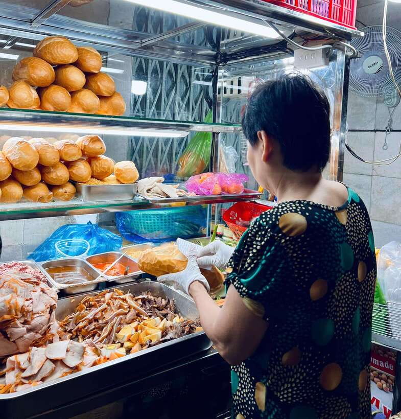 Street Food Walking Tour with a Cooking Instructor - Who should book this street-food walk with Lua