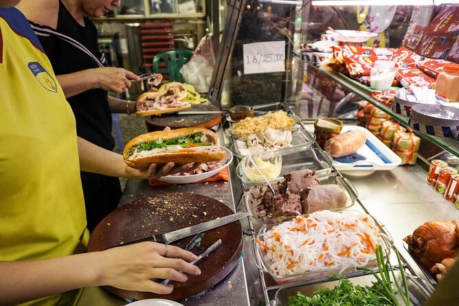 The 10 Tastings of Ho Chi Minh City By Walking (Taxi Pickup) - Stop 1: start in the street-food zone, behind the tourist strip